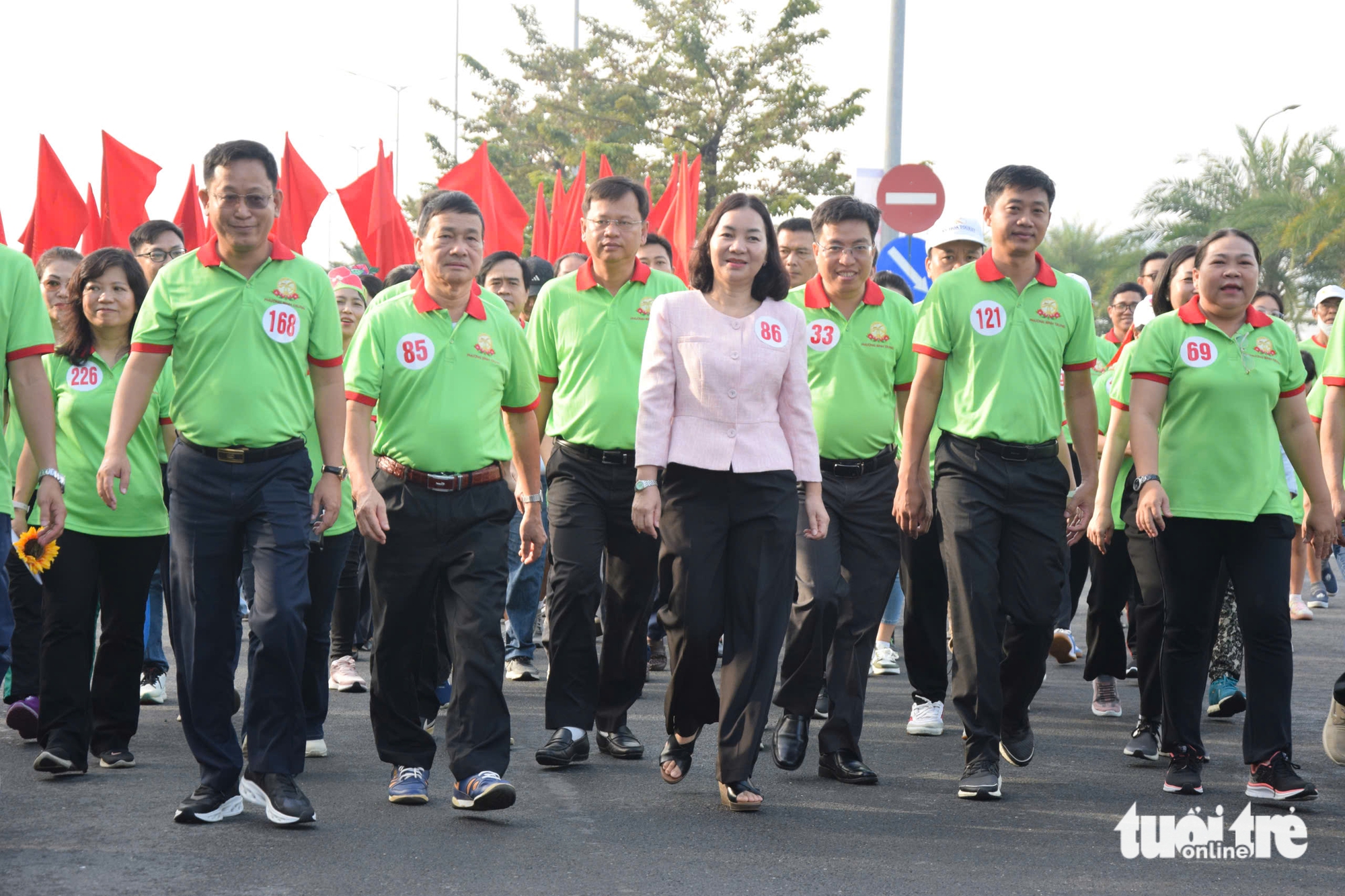 Lãnh đạo MTTQ Việt Nam TP.HCM dự kỷ niệm Ngày truyền thống Mặt trận tại phường Bình Trưng và Thủ Đức - Ảnh 1.