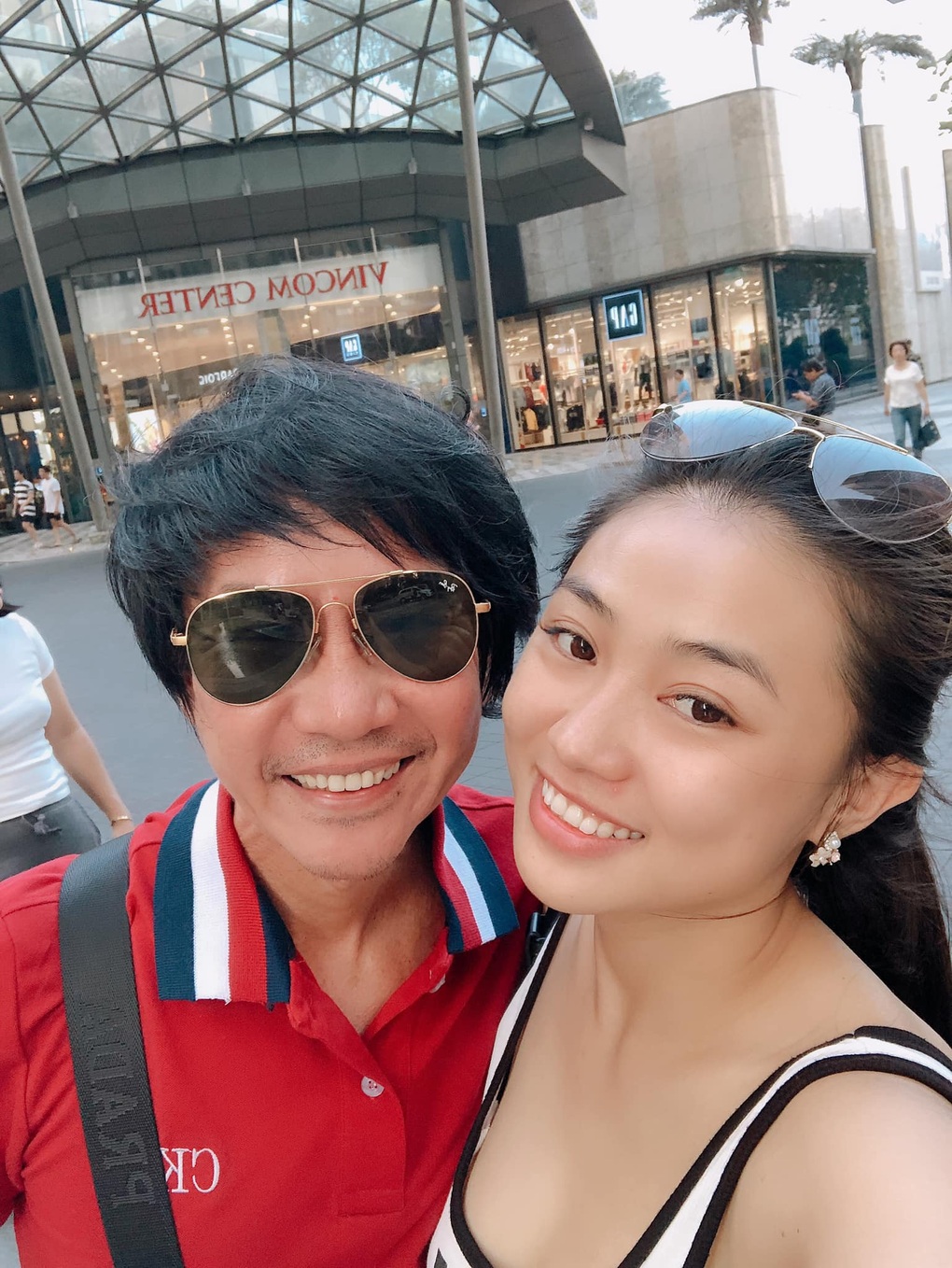 Lê Huỳnh kể hôn nhân bên vợ kém 29 tuổi: Vợ trẻ đẹp nhưng tôi không ghen - 2