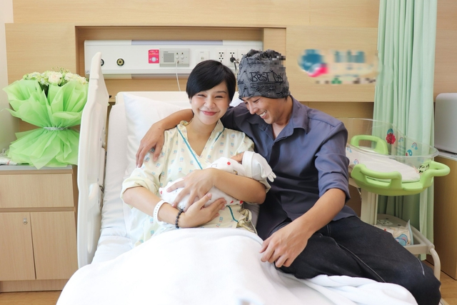 Cặp diễn viên - người mẫu Vbiz chào đón con đầu lòng sau 4 tháng làm đám cưới- Ảnh 1.