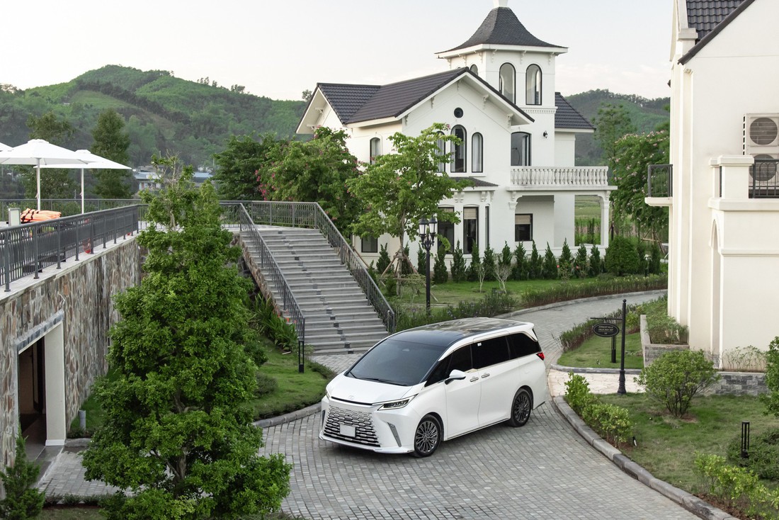Lexus LM 500h - Ảnh 1.