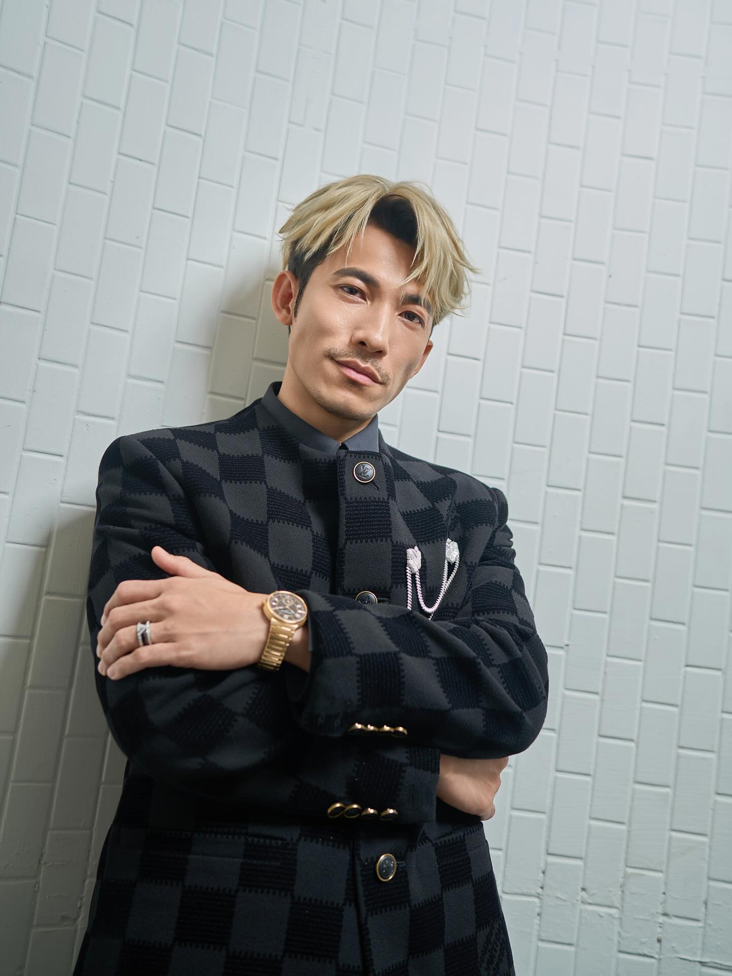 Liên Bỉnh Phát lần đầu công khai hôn bạn gái 5 năm trước hàng vạn người!- Ảnh 2.