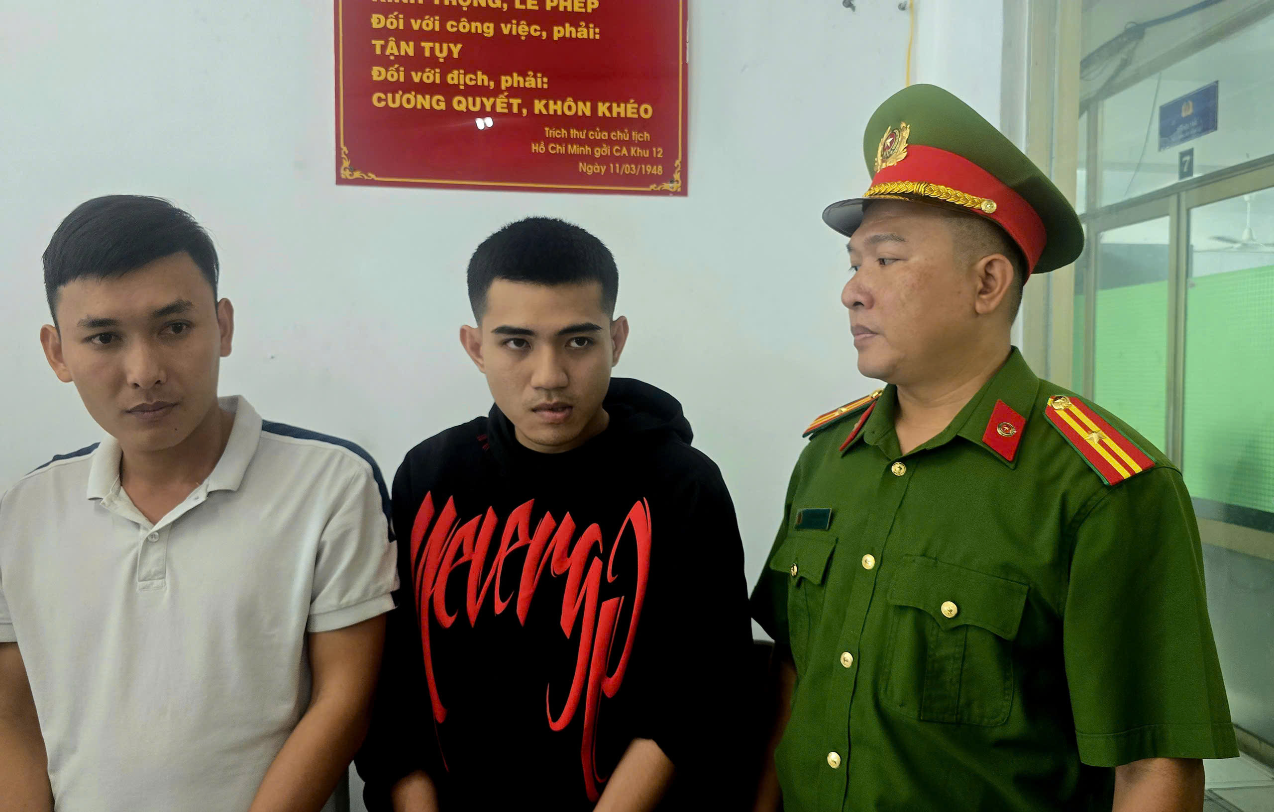 Liên quan clip ‘khiêng hòm’ trước chợ Bến Thành, nhiều nhân viên trại hòm bị truy tố 1 chợ Bến Thành - Ảnh 1.