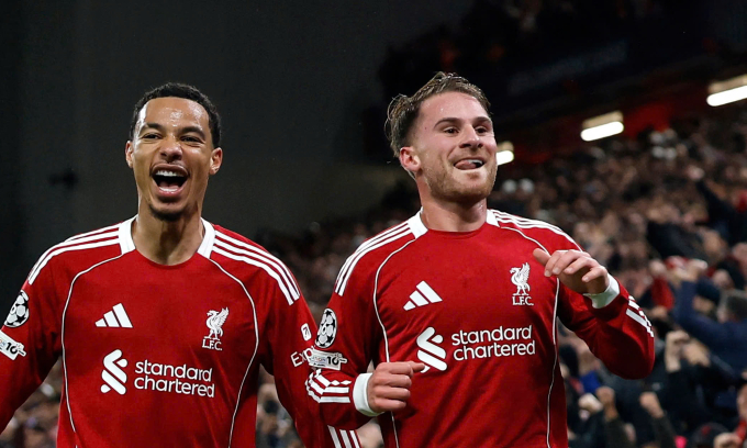 Tiền vệ Mac Allister (phải) mừng bàn thắng cho Liverpool. Ảnh: Reuters