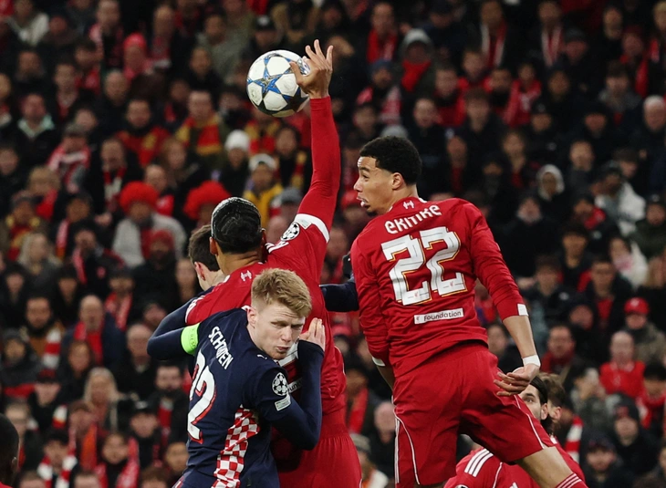 Liverpool thảm bại 1-4 trước PSV 3 Liverpool - Ảnh 3.