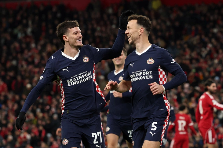 Liverpool thảm bại 1-4 trước PSV 1 Liverpool - Ảnh 1.