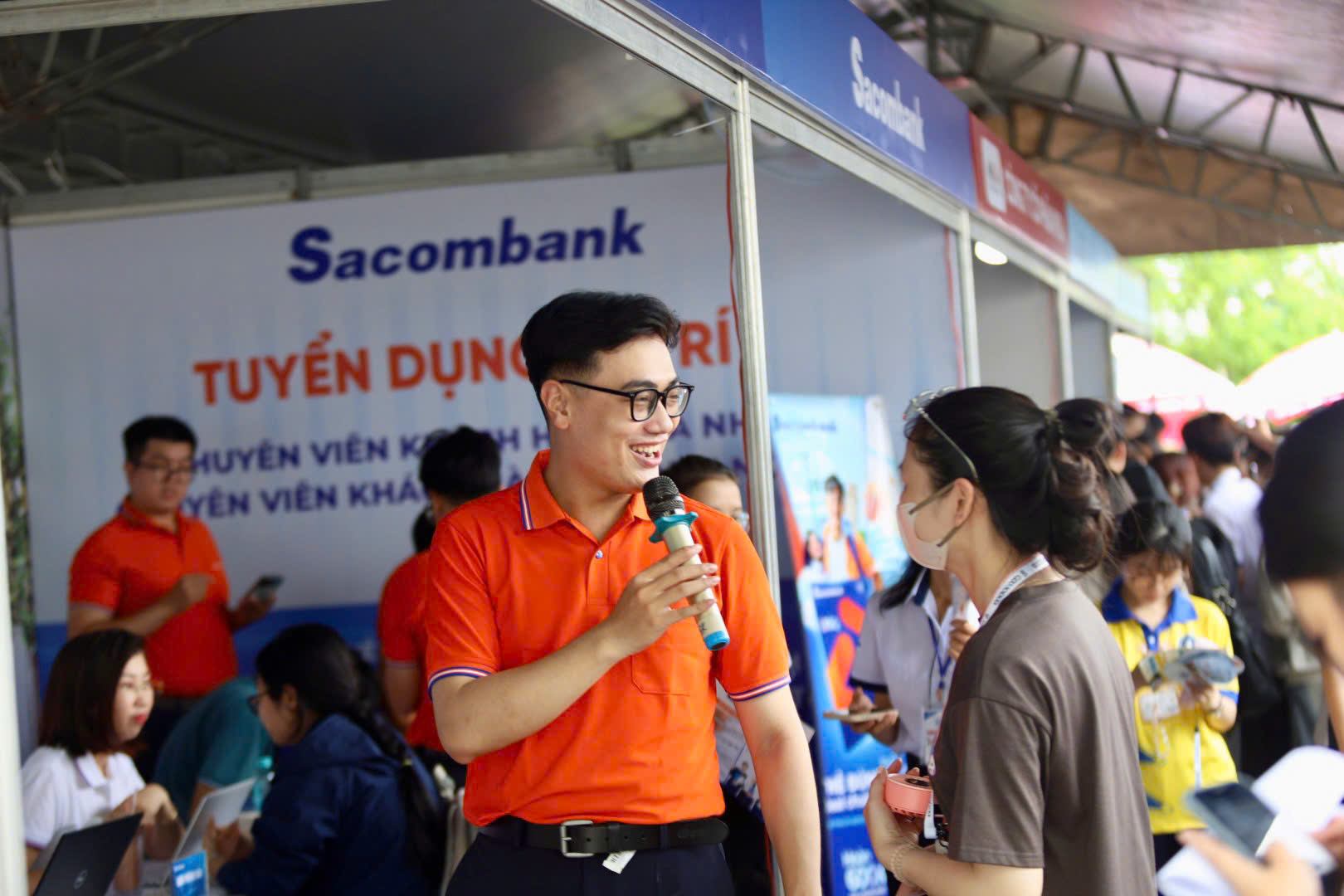 Top 10 nơi làm việc tốt nhất ngành ngân hàng lộ diện - Ảnh 1.