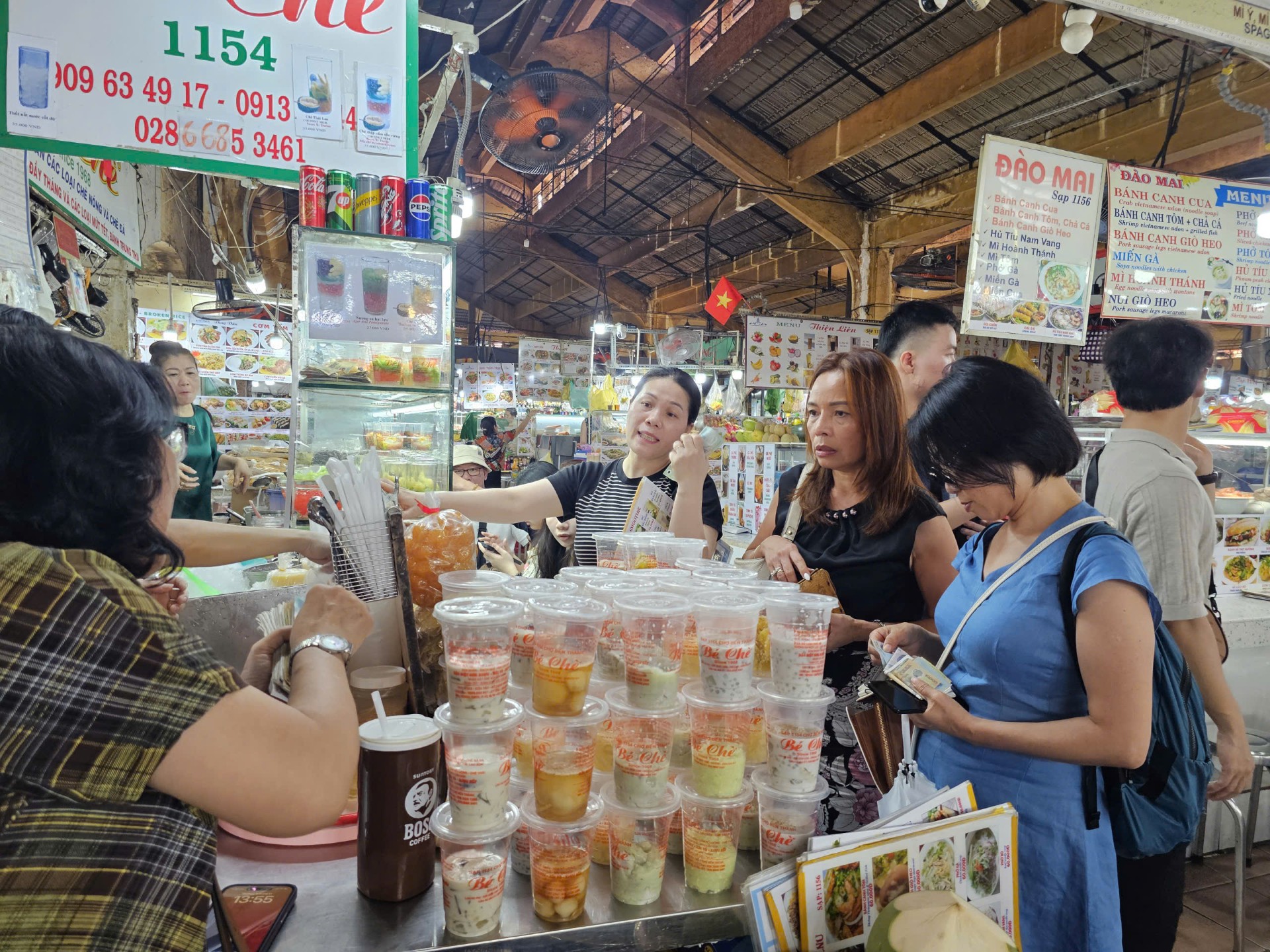 Hộ kinh doanh chật vật chuyển đổi thuế (*): Lo lắng về ngưỡng doanh thu chịu thuế - Ảnh 1.