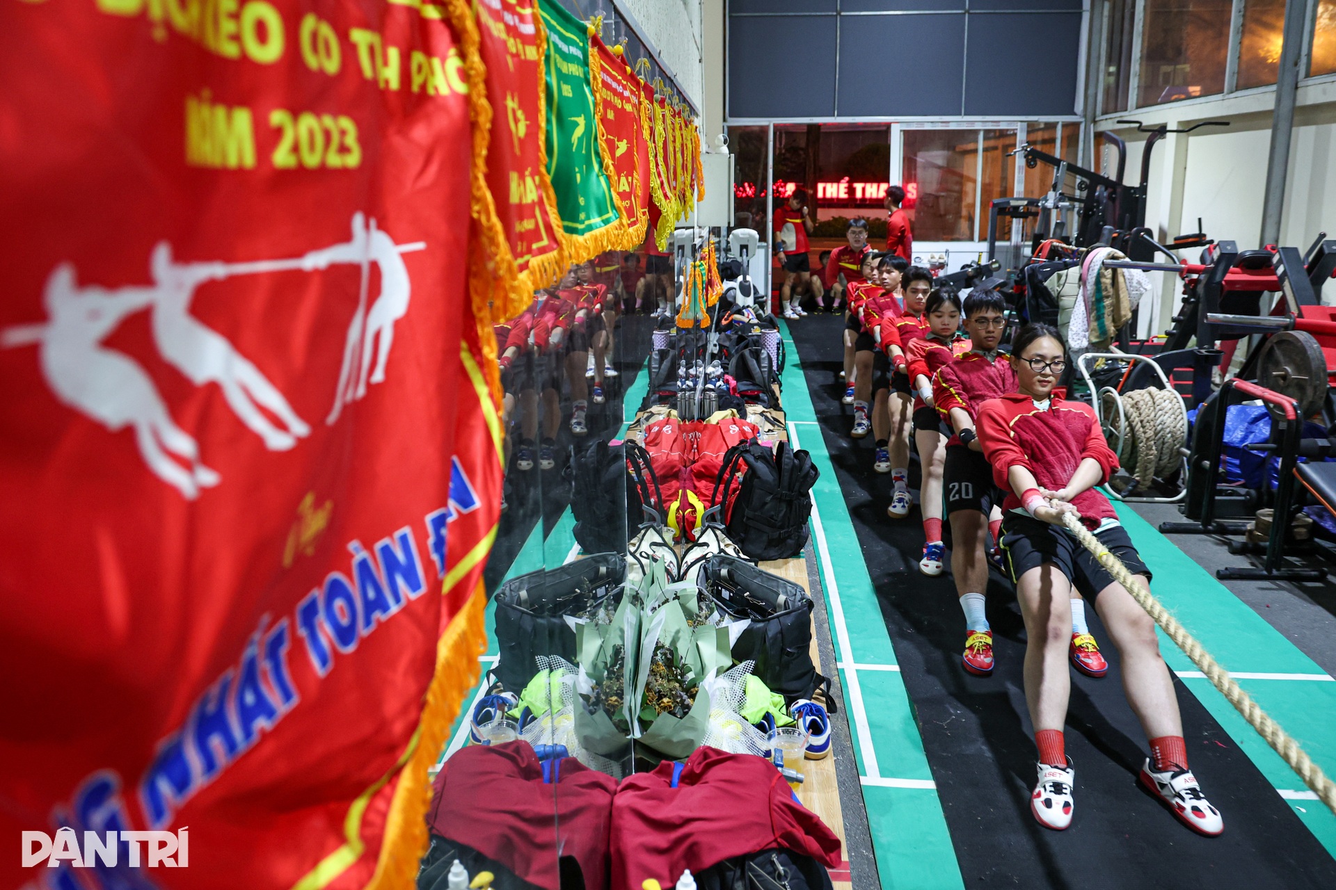 Lò luyện kéo co Việt Nam ngày đêm chuẩn bị cho SEA Games đầu tiên - 1