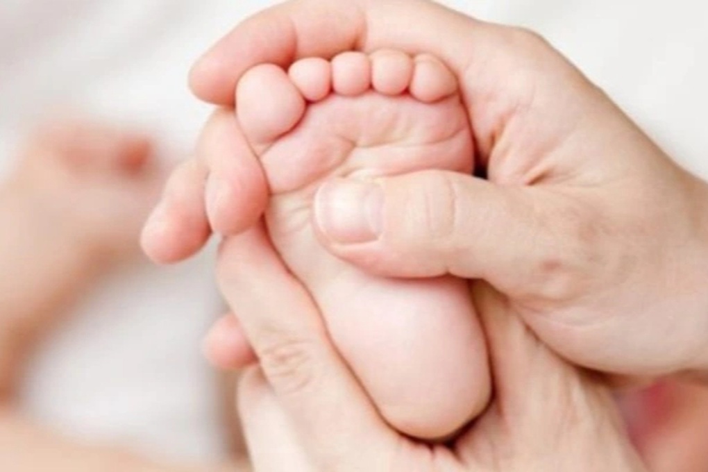 Loạt phản xạ cực đáng yêu ở trẻ sơ sinh cha mẹ sẽ tiếc nuối nếu bỏ lỡ - 1