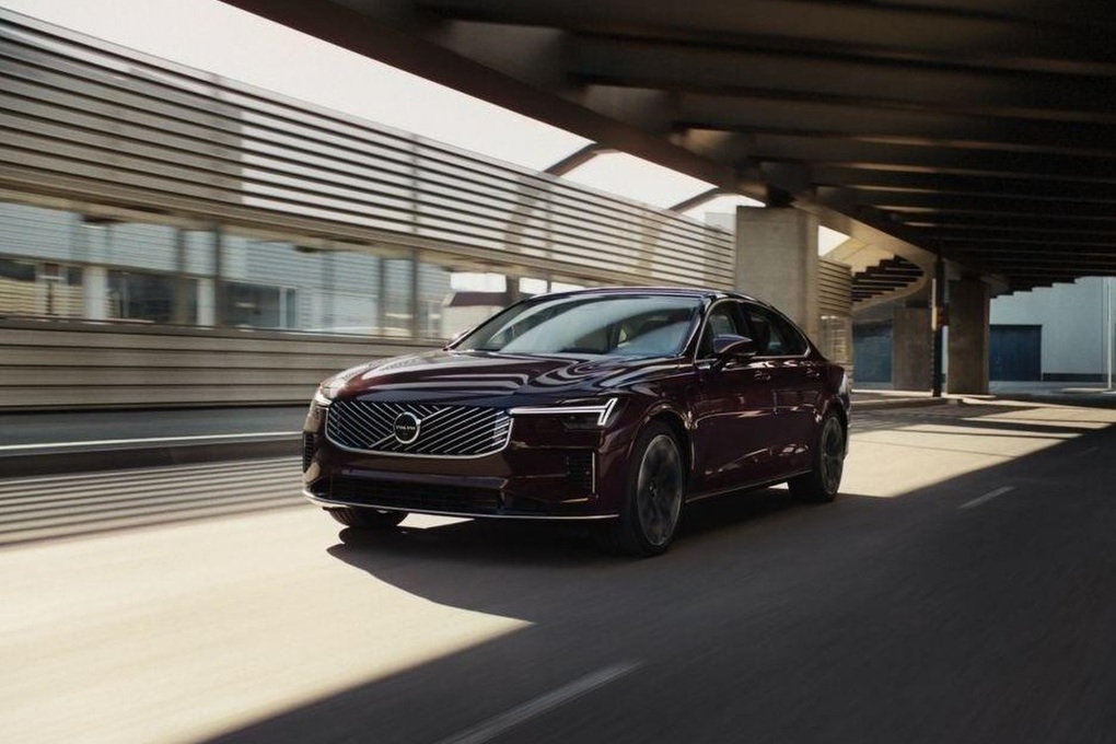 Loạt xe hybrid cắm sạc ra mắt khách Việt, có mẫu đi thuần điện tới 200km - 1