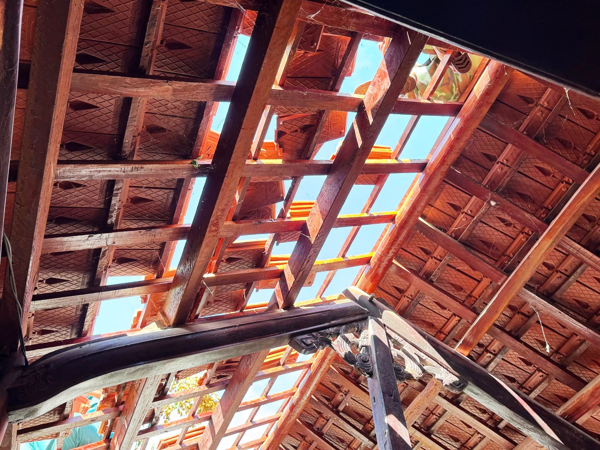 "Lốc xoáy quét chỉ mấy giây mà mọi thứ tan hoang' - Ảnh 1.