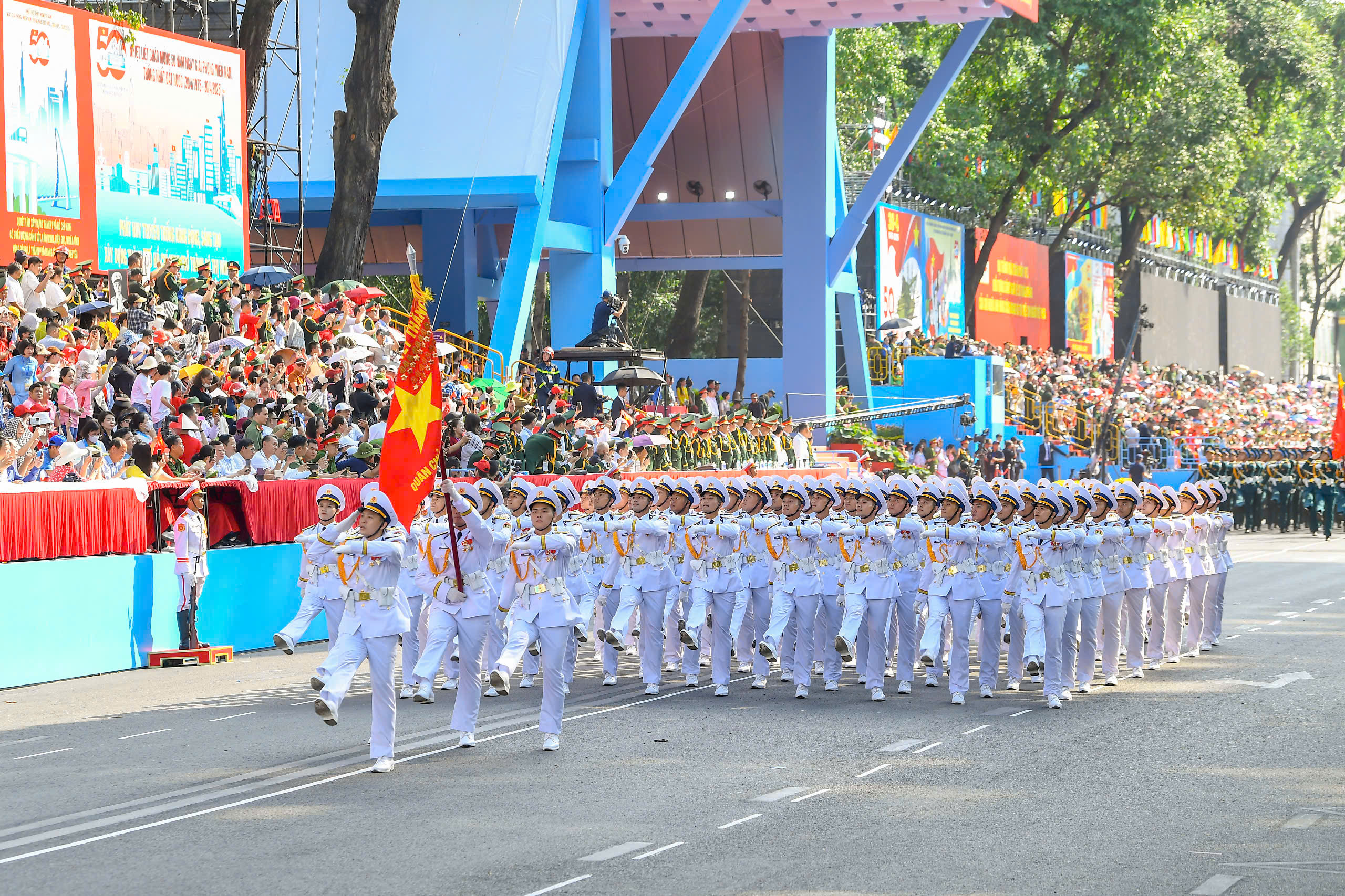 KỶ NIỆM 70 NĂM NGÀY THÀNH LẬP HẢI QUÂN NHÂN DÂN VIỆT NAM (7.5.1955 - 7.5.2025):  Lời thề giữa trùng khơi - Ảnh 1.