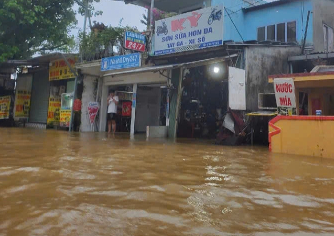 Lũ đặc biệt lớn, lũ khẩn cấp ở Huế, Đà Nẵng nhiều xã, phường sẽ ngập lụt - Ảnh 1.