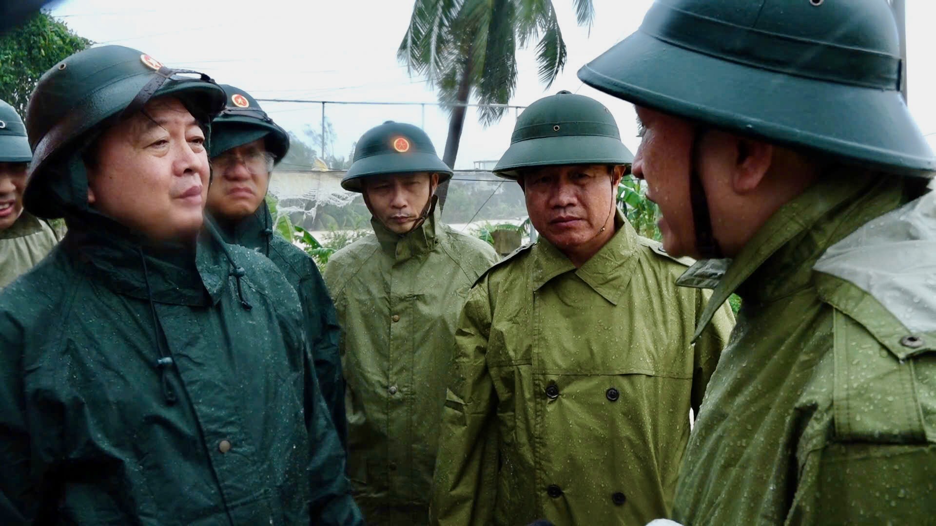 Lũ tiệm cận mức lịch sử, Phó thủ tướng yêu cầu Đắk Lắk khẩn trương cứu dân- Ảnh 1. Lũ tiệm cận mức lịch sử, Phó thủ tướng yêu cầu Đắk Lắk khẩn trương cứu dân - Ảnh 1.