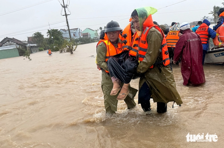 Lũ vượt mốc lịch sử, đã có 19 người chết: Đắk Lắk công bố tình huống khẩn cấp 1 tình huống khẩn cấp - Ảnh 1.