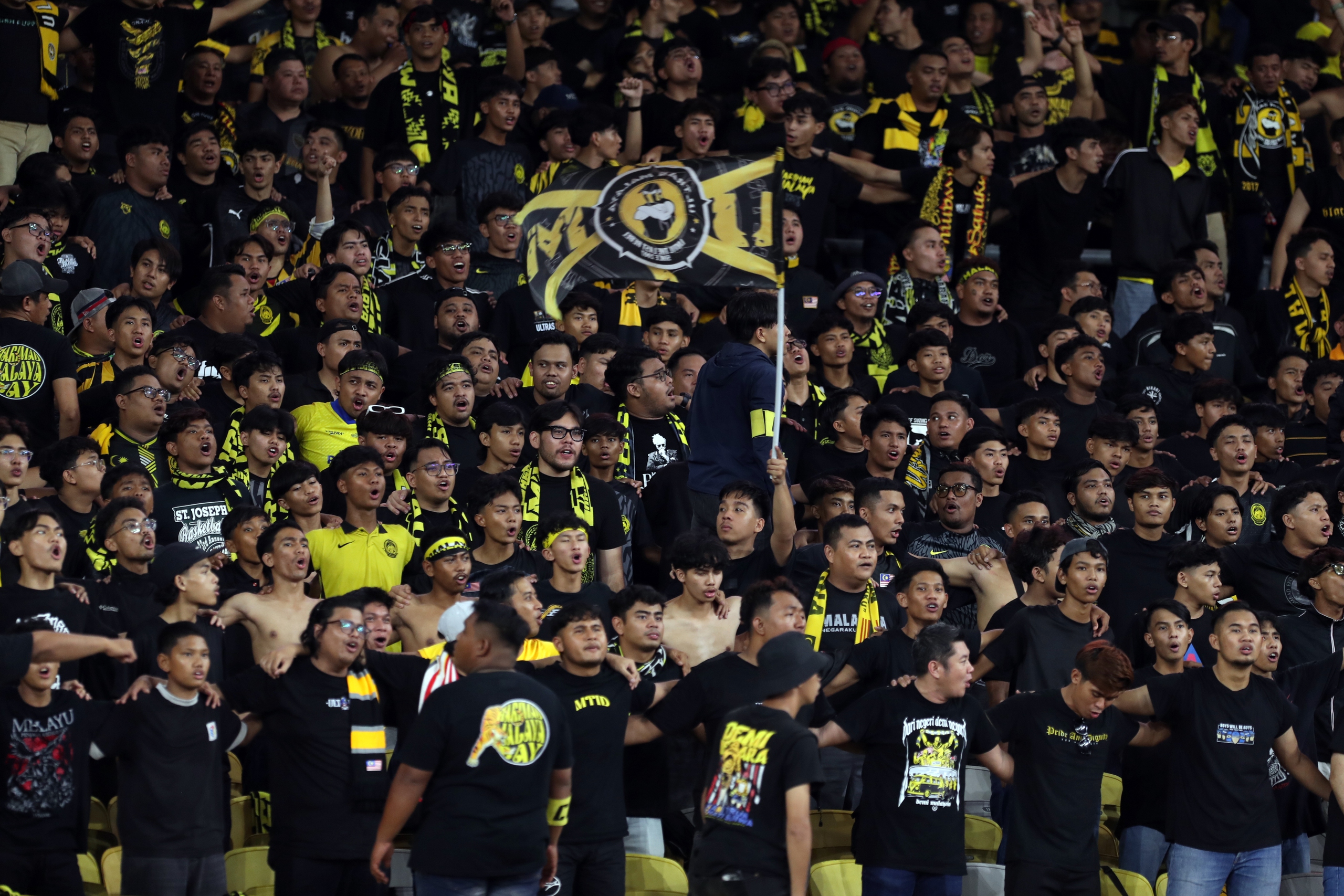 Luật sư FAM thuê bị công kích, huyền thoại Malaysia mong CĐV ngừng thức trắng đêm chờ FIFA

- Ảnh 1.