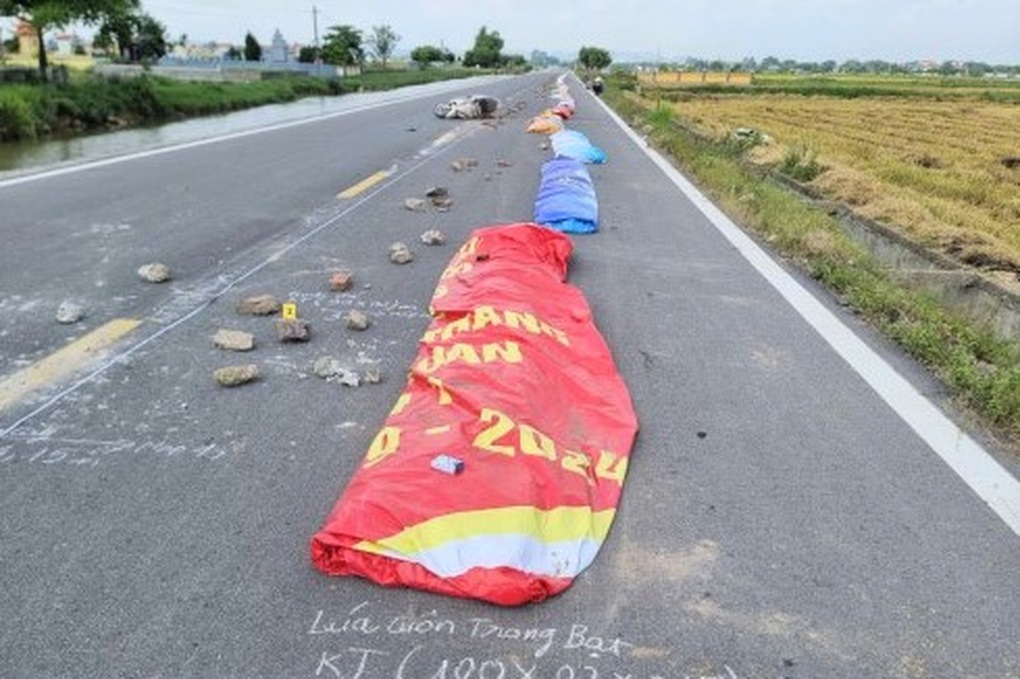 Luật sư phân tích hành vi chặn đường phơi thóc khiến người đi đường tử nạn - 1