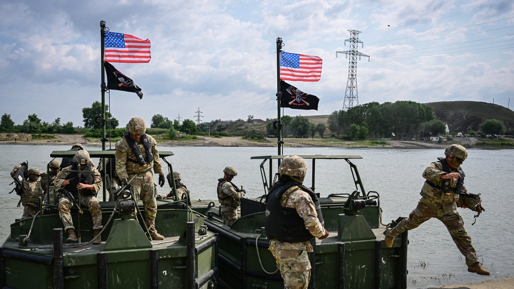 Lý do Mỹ quyết định rút bớt quân khỏi sườn Đông NATO - 1