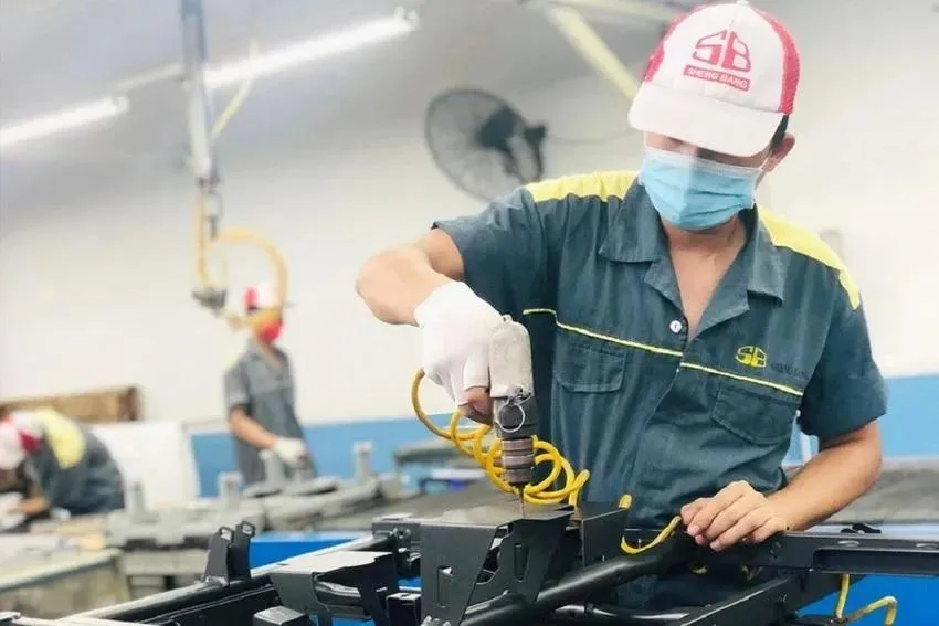 Người lao động đang làm việc. Ảnh minh họa: P.ĐIỀN Đổi tên Luật Phá sản thành Luật Phục hồi, phá sản?