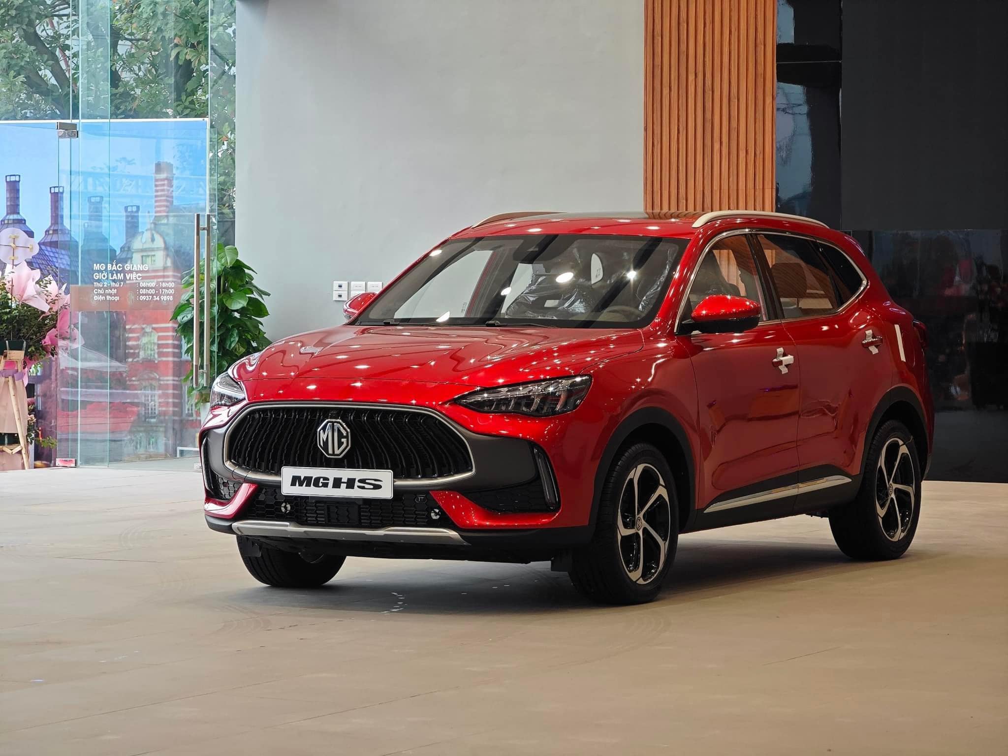 MG HS 'đại hạ giá' còn khoảng 560 triệu đồng, rẻ hơn Toyota Yaris Cross - Ảnh 1.