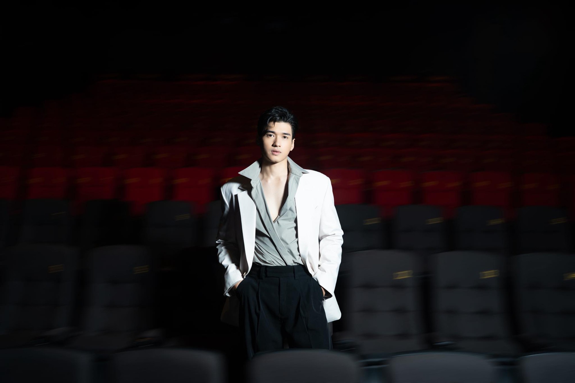 Mỹ nam Việt đóng liên tiếp 3 phim top 1 phòng vé: Visual đẹp phát sáng, cứ xuất hiện là có trăm tỷ- Ảnh 1. Mỹ nam Việt đóng liên tiếp 3 phim top 1 phòng vé: Visual đẹp phát sáng, cứ xuất hiện là có trăm tỷ- Ảnh 1.