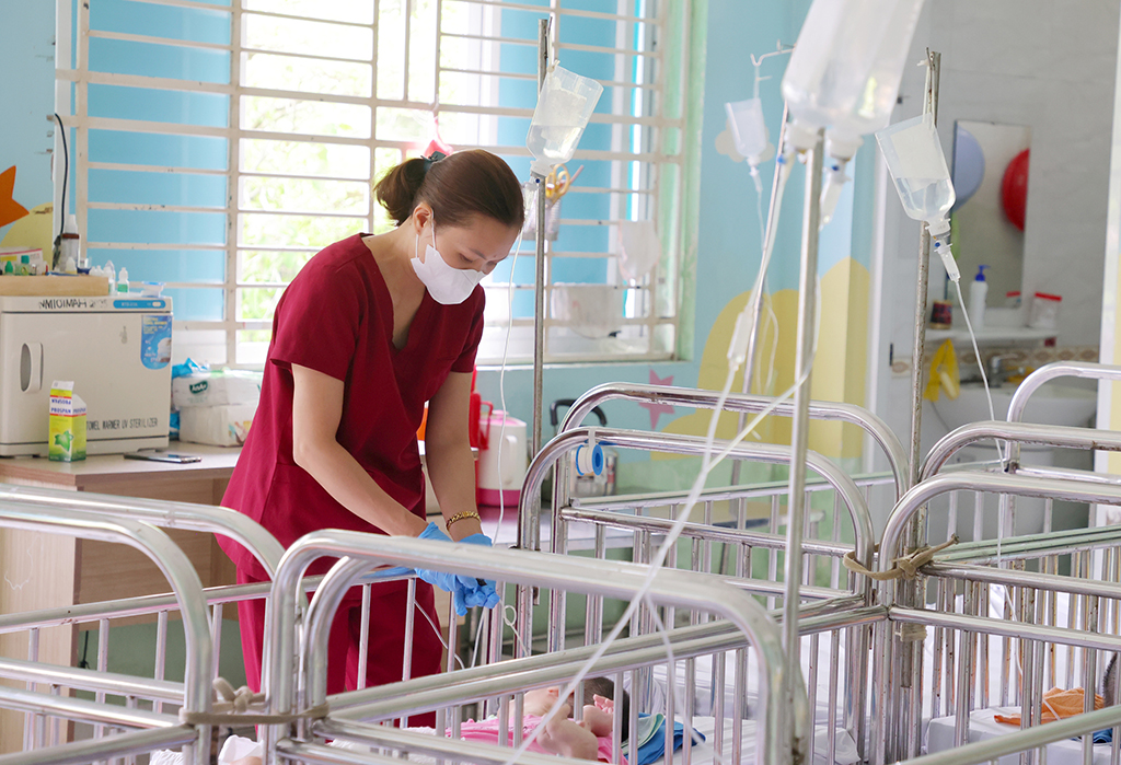 Chị Trịnh Thị Thiện và tình yêu dành cho trẻ khuyết tật tại Trung tâm Bảo trợ Tam Bình - Ảnh 1.