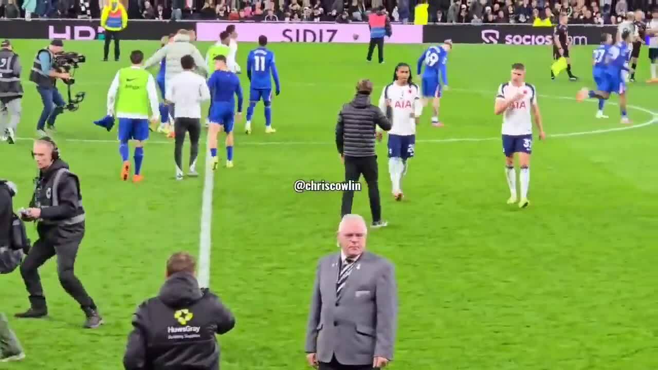 Cầu thủ Tottenham bắt đầu 'phản thầy'