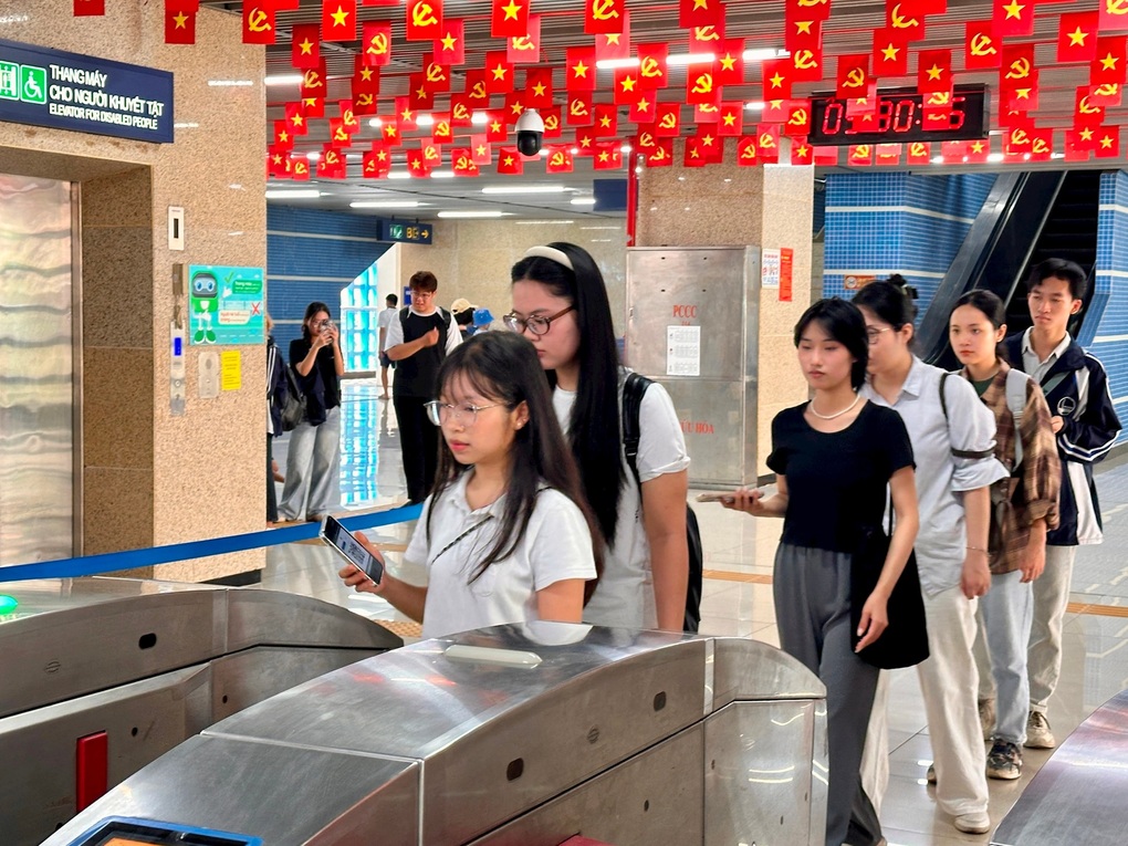 Metro Cát Linh - Hà Đông sử dụng vé điện tử từ ngày 18/11 - 1