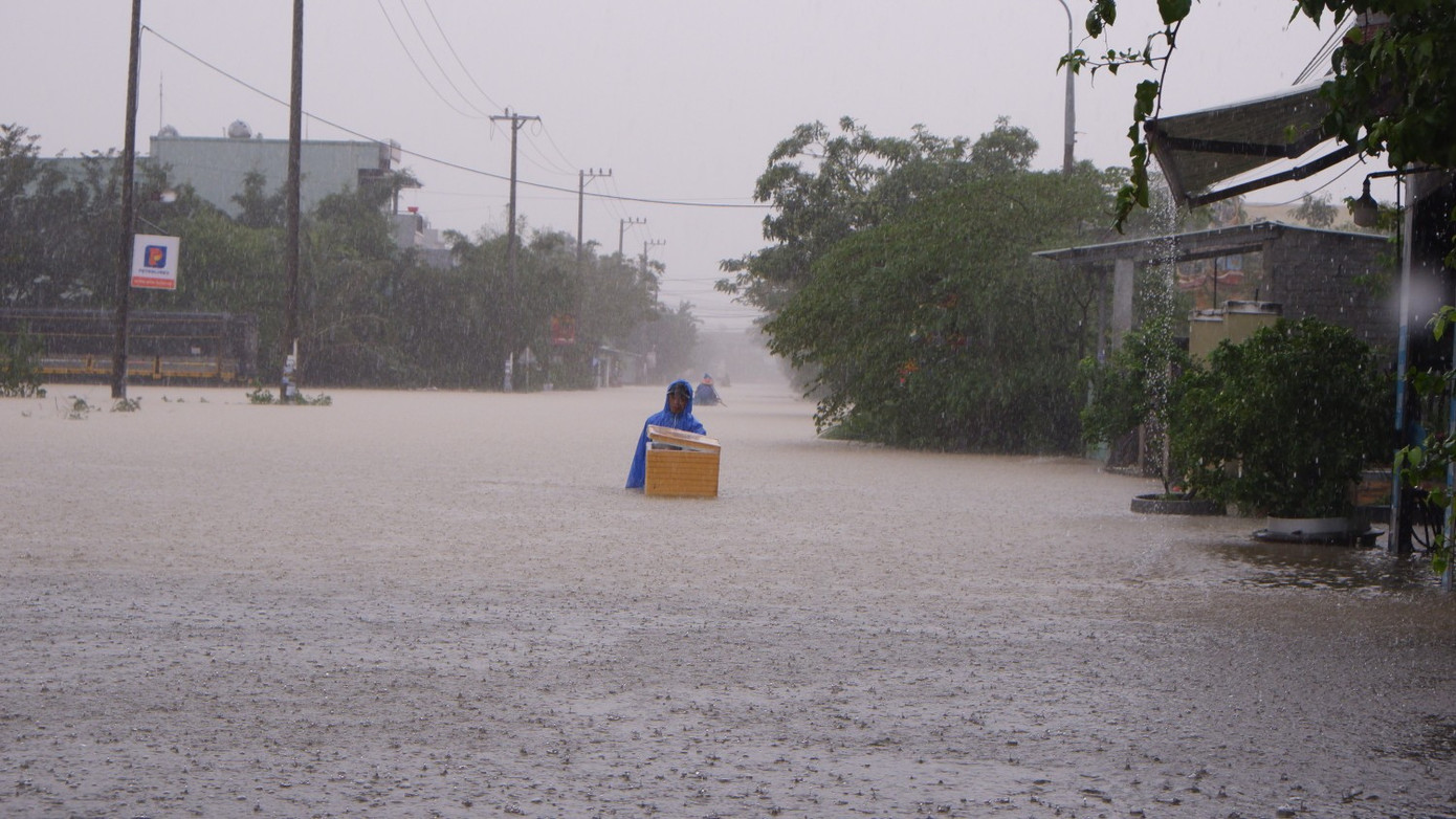 Miền Trung sắp mưa rất lớn, có nơi trên 700mm- Ảnh 1.
