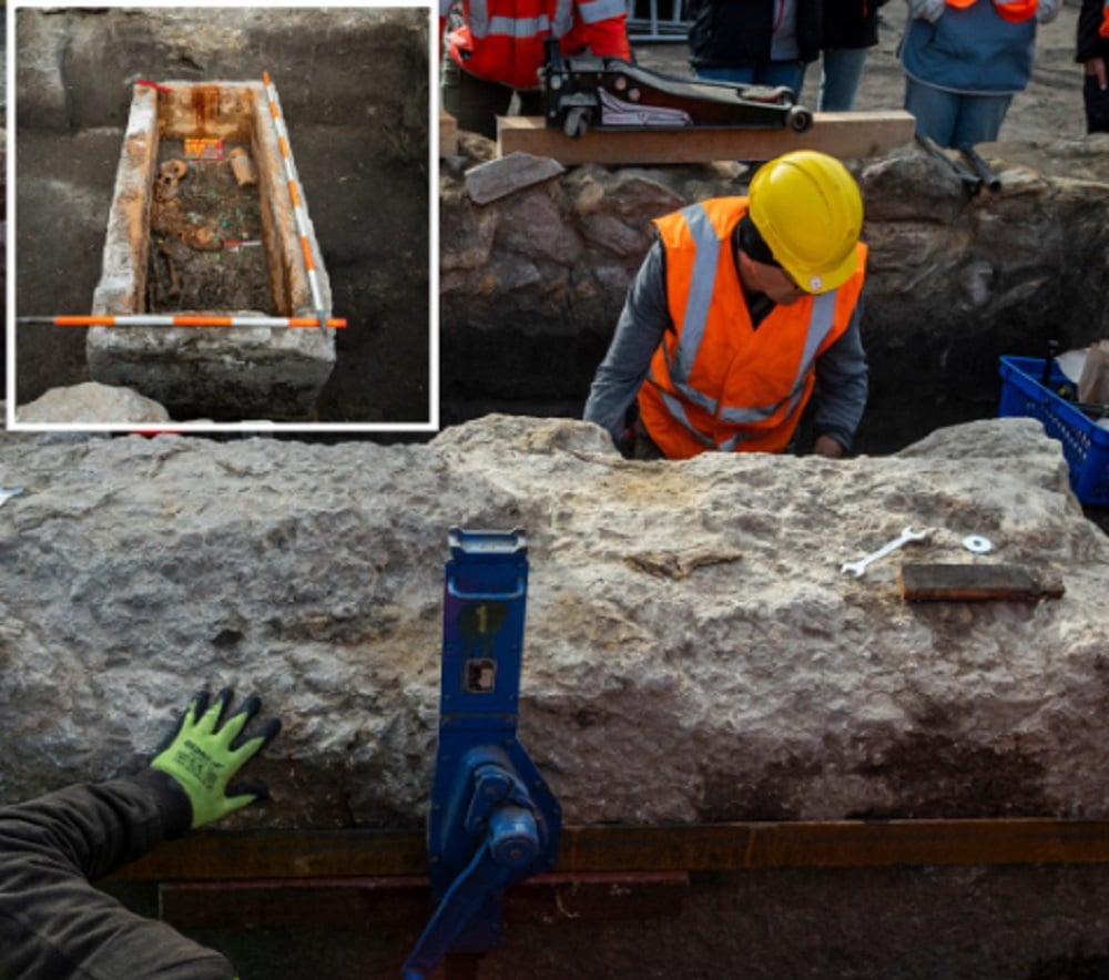 Mở cỗ quan tài còn nguyên vẹn sau 1.700 năm, chuyên gia sốc khi nhìn vào bên trong- Ảnh 1.