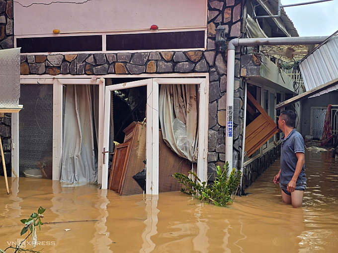 Nước ngập nhiều nhà dân tại Lâm Đồng. Ảnh: Phước Tuấn