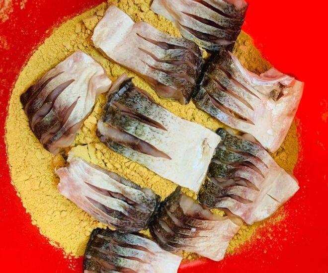 Món cá đem ủ thứ bột thơm phức thành đặc sản độc lạ ở Phú Thọ: Ăn một lần mê tới già, khách đóng thùng mua làm quà 1 Món cá đem ủ thứ bột thơm phức thành đặc sản độc lạ ở Phú Thọ: Ăn một lần mê tới già, khách đóng thùng mua làm quà - 1