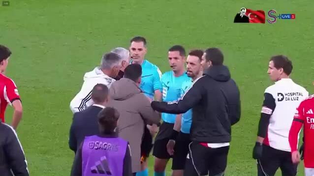 Mourinho phản ứng trọng tài