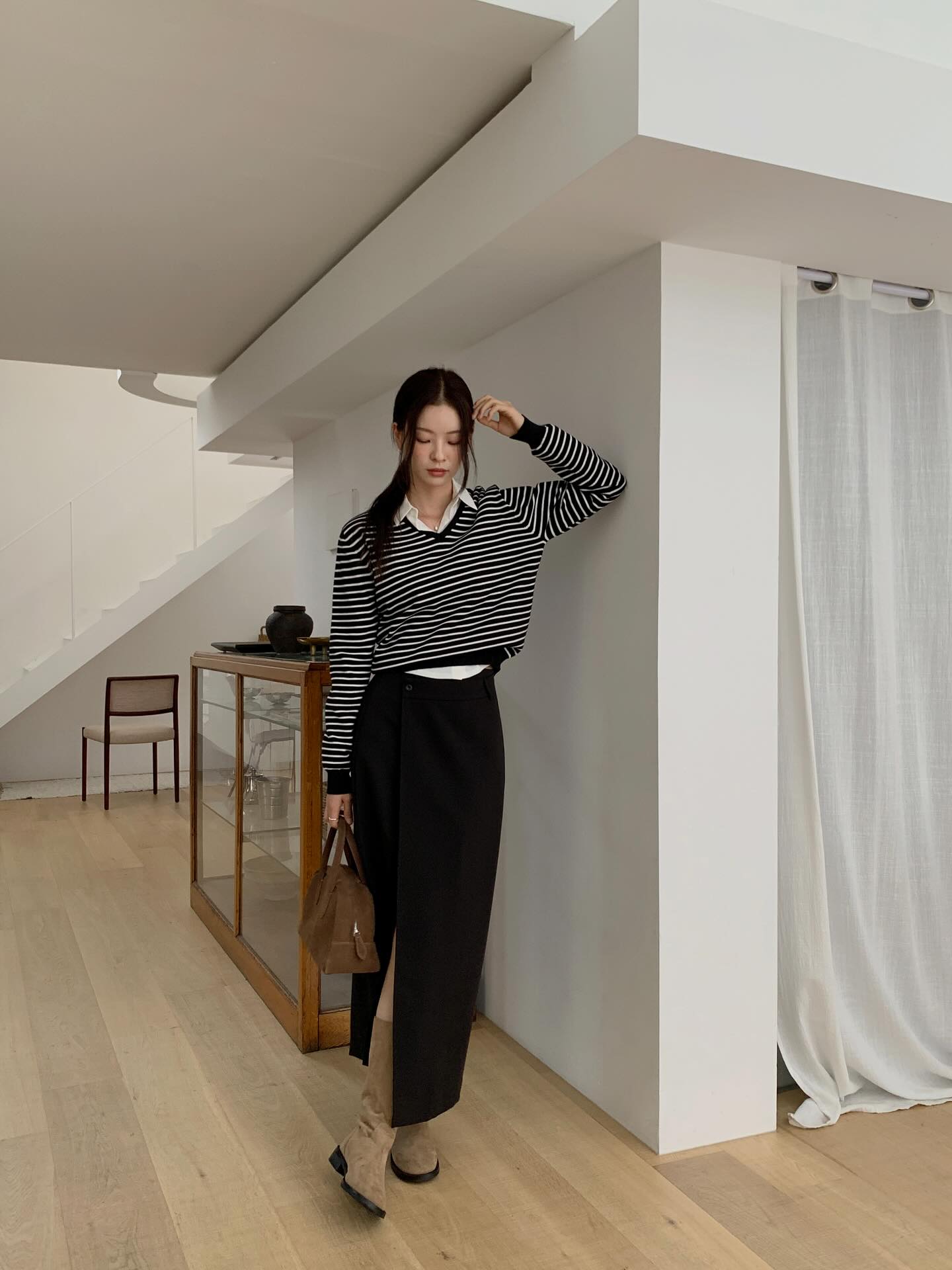 Mùa đông diện đồ màu đen rất hợp nhưng phải mix theo 4 cách này mới chuẩn đẹp, không sợ già- Ảnh 4.