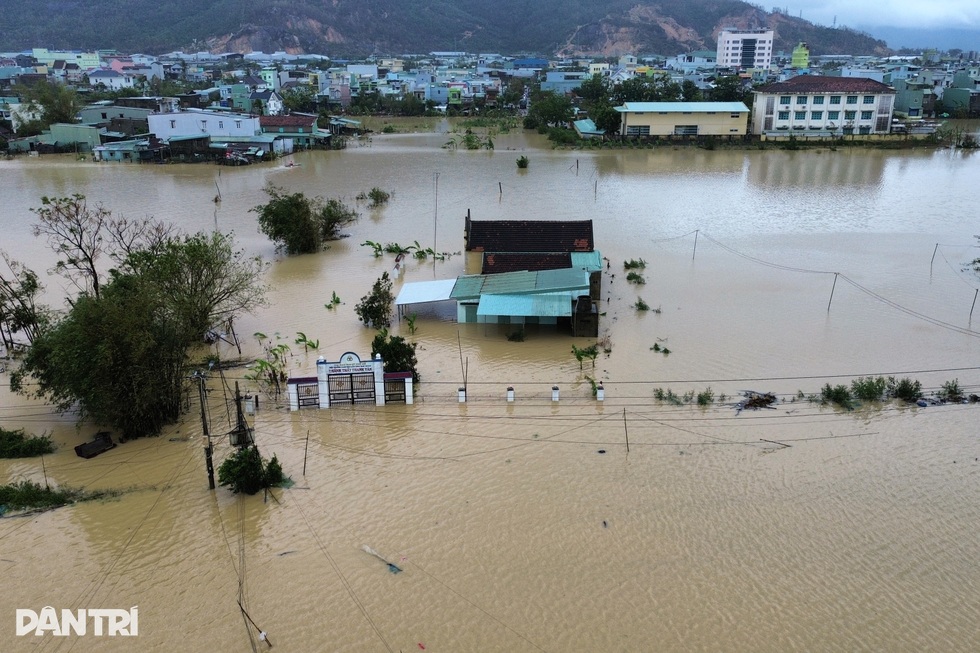 Mưa giảm, lũ rút dần nhưng con số thiệt hại vẫn có thể tiếp tục tăng - 1