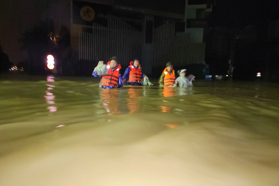 Mưa lớn 1 ngày ở Huế lập kỷ lục lượng mưa cao nhất Việt Nam- Ảnh 1.