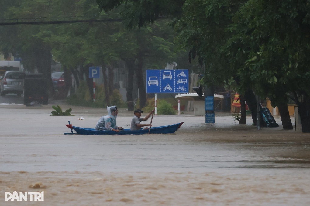 Mưa lớn ở Trung Bộ kéo dài đến khi nào? - 1