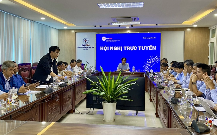 Sẽ đóng điện cho toàn bộ khách hàng vùng lũ trong hôm nay - Ảnh 4.