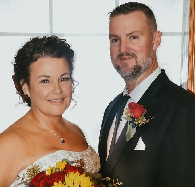 Cặp đôi Joseph - Sarah Hartsfield trong ngày cưới. Ảnh: Facebook