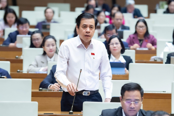 Đại biểu Trần Anh Tuấn (TP HCM) tại nghị trường. Ảnh: Hoàng Phong