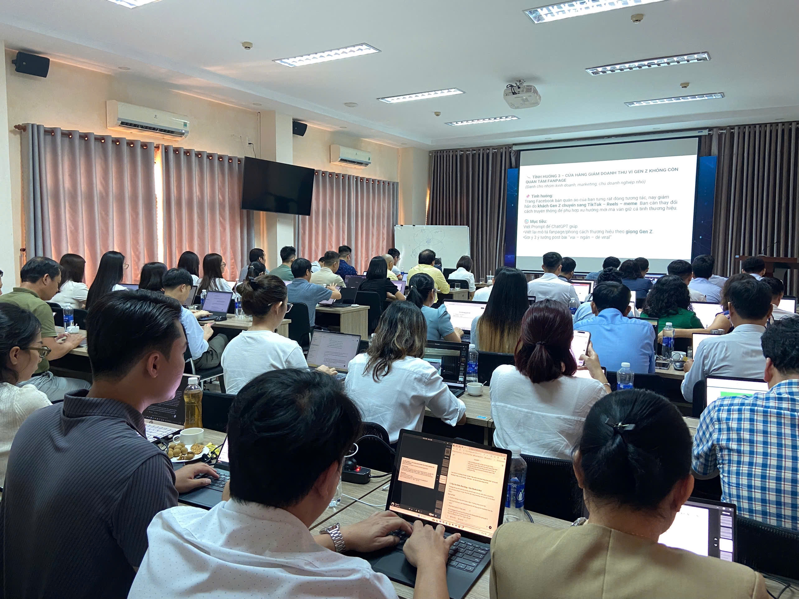 Mưu sinh trên nền tảng số 1 Mưu sinh trên nền tảng số - Ảnh 1.