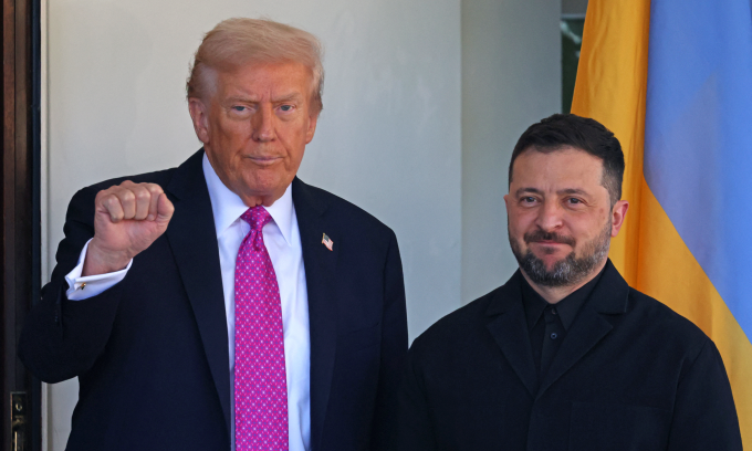 Tổng thống Mỹ Donald Trump (trái) và Tổng thống Ukraine Volodymyr Zelensky tại Nhà Trắng hồi tháng 10. Ảnh: AFP