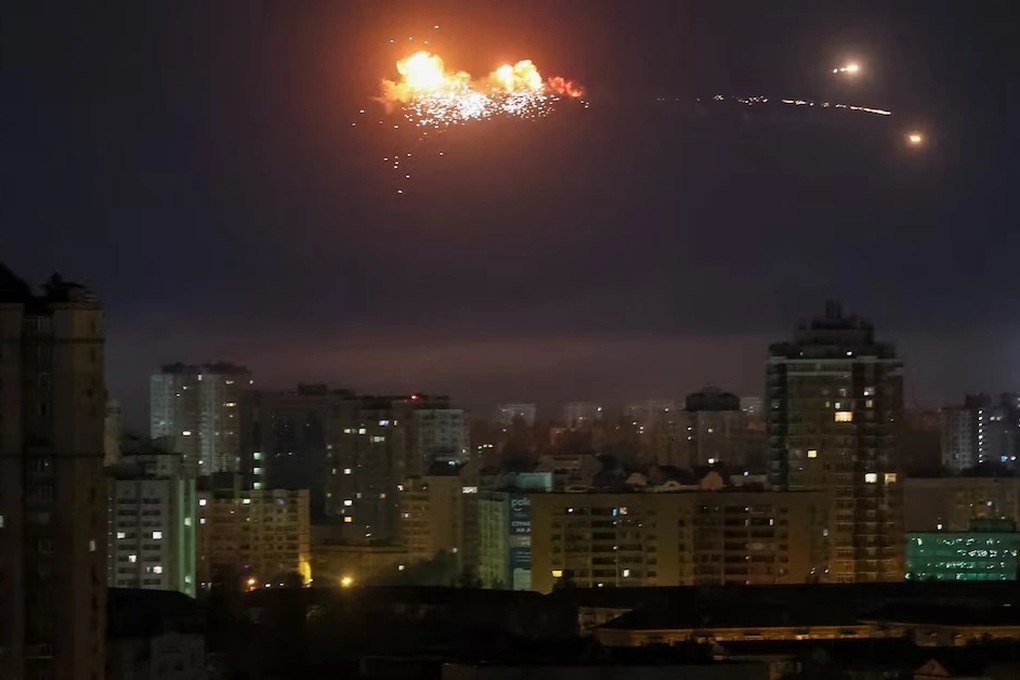 NATO nêu lý do không bắn hạ tên lửa Nga ở Ukraine - 1