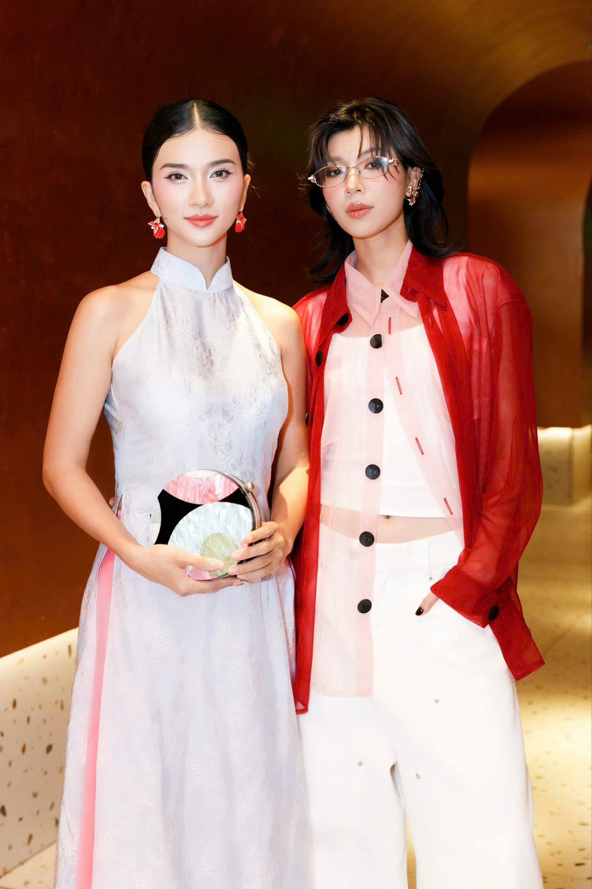 NSƯT Kim Tuyến: Mẹ đơn thân gợi cảm, nghi vấn hẹn hò chị đẹp kém 8 tuổi - 1 NSƯT Kim Tuyến: Mẹ đơn thân gợi cảm, nghi vấn hẹn hò chị đẹp kém 8 tuổi - 1