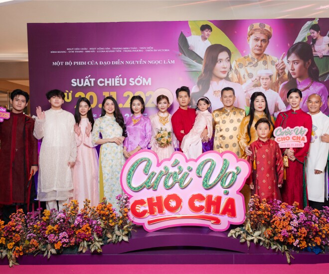 Ekip phim “Cưới Vợ Cho Cha” ra mắt công chúng.