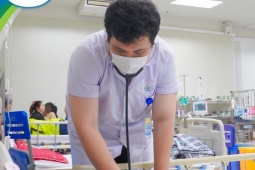 Nam sinh 15 tuổi nhập viện cấp cứu sau khi hút thuốc lá điện tử