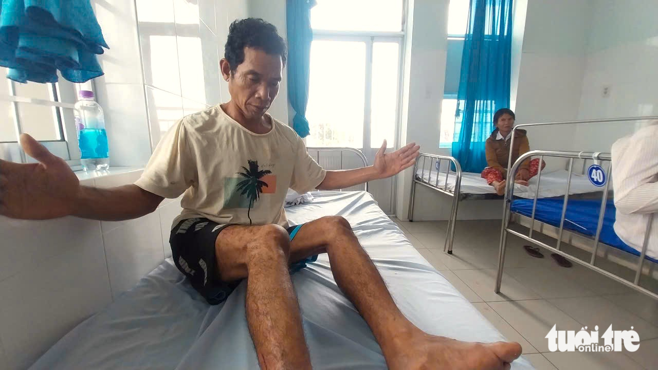 Nạn nhân vụ sạt lở đèo Khánh Sơn kể lại phút giây kinh hoàng giữa lằn ranh sống chết - Ảnh 1.