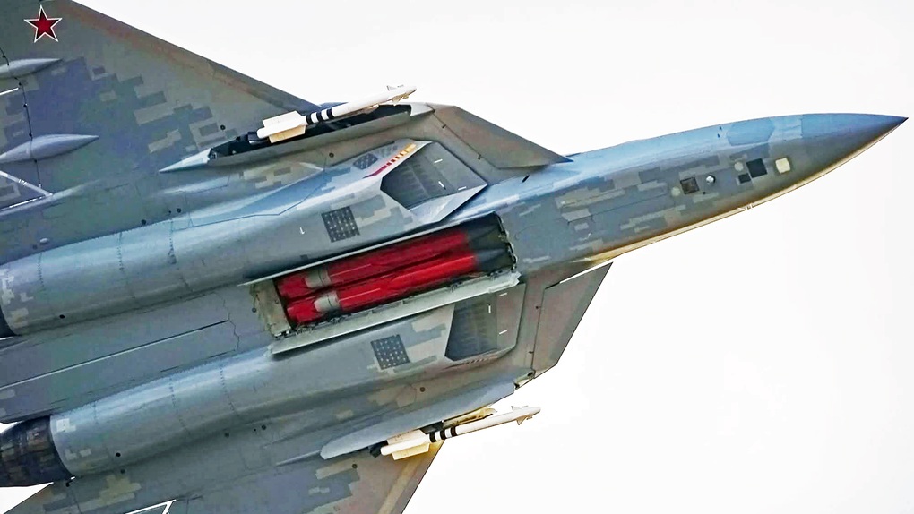 Nga hé lộ hình ảnh hiếm hoi về tiêm kích bóng ma bầu trời Su-57 - 1