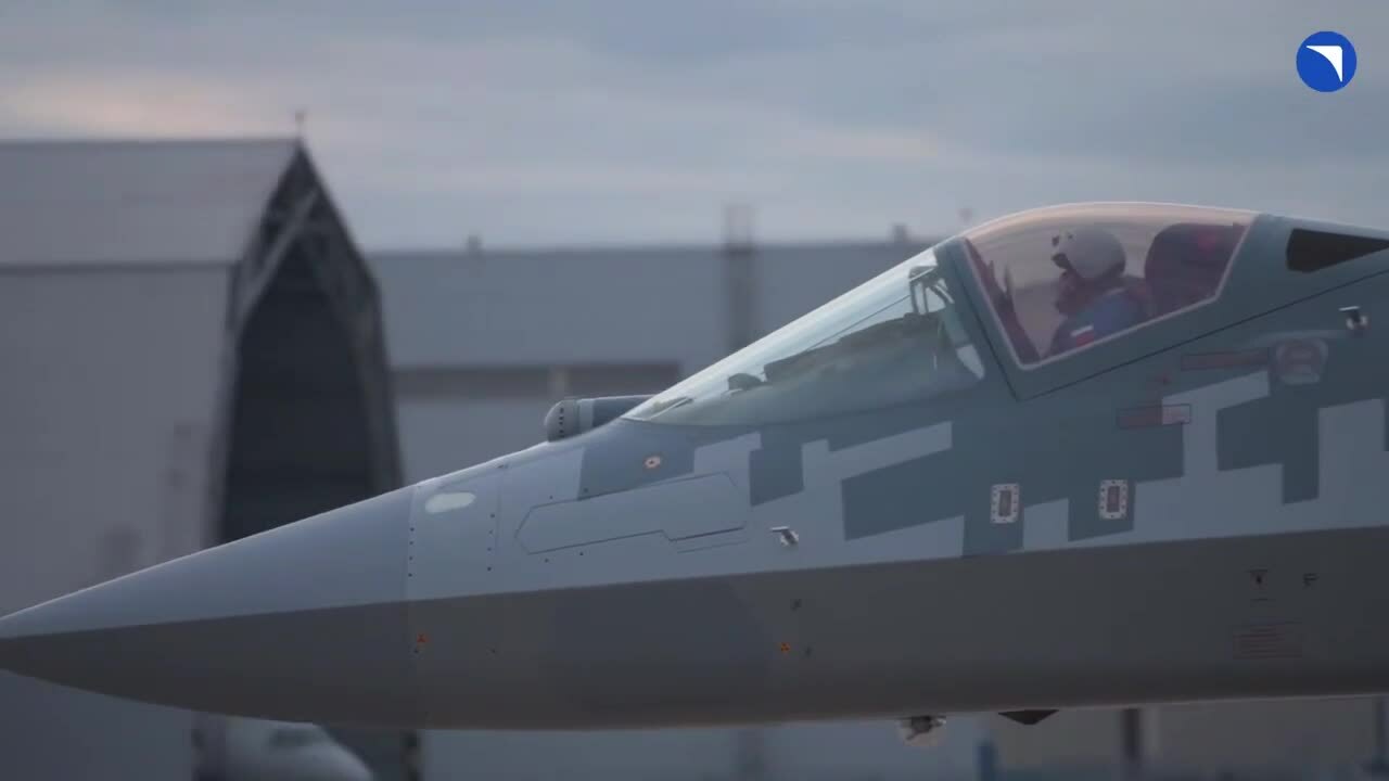 Nga lần đầu khoe tên lửa trong thân tiêm kích Su-57