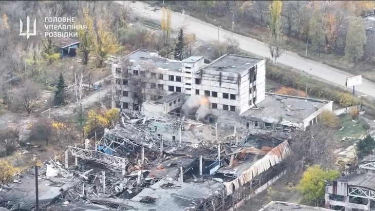 Nga quyết “thắt miệng túi” Pokrovsk, Ukraine vẫn giữ vững trận địa - Ảnh 1.